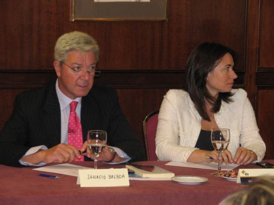 La intervención de un patrono de la fundación Bamberg, junto a la viceconsejera 