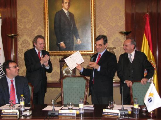 Felix Lobo recibe el Premio