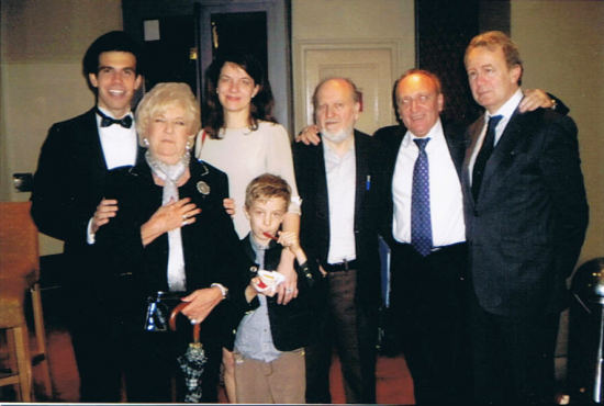 Marisol Cebrián junto al Tenor Alonso, el catedrático Victor Maojo y su familia
