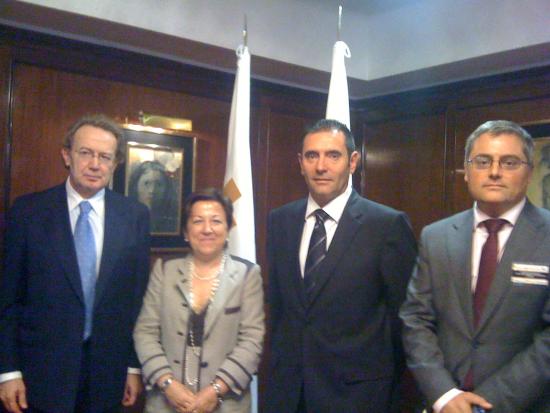 El Presidente Ignacio Para,la Consejera  Pilar Farjas y Francisco Garcia Pascual