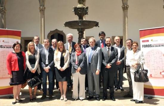Foto de familia de los participantes en la reunión