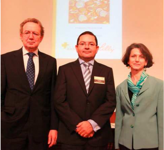 Ignacio Para con el Presidente de Lilly y la representante del CSIC