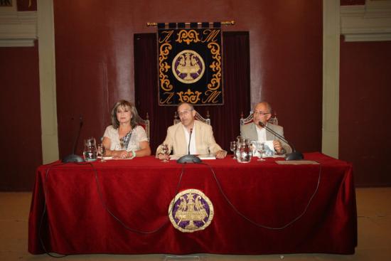 El viceopresidente del Ateneo con el pres. y la vicepres. de la Sección de Farma