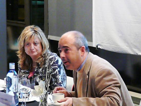 La presidenta de AEPPEVA Esther Camara Martinez y el delegado de Semfyc para ER