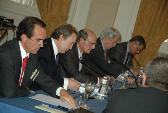 La mesa presidencial