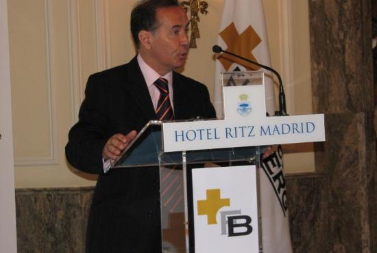 El Consejero Delegado de Janssen Cilag, Martín Sellés, felicita al Conseller