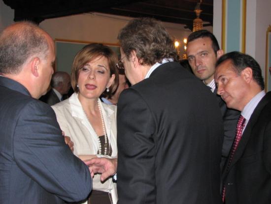 La Consejera departiendo con los asistentes La Consejera departiendo con los asistentes