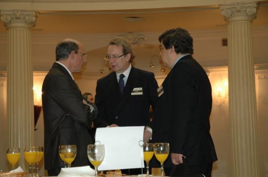 Ignacio Para, Presidente de la Fundación Bamberg, dialoga con el Consejero Rafae