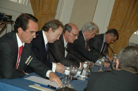 La mesa presidencial