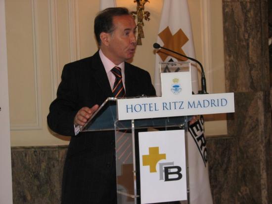 El Consejero Delegado de Janssen Cilag, Martín Sellés, felicita al Conseller