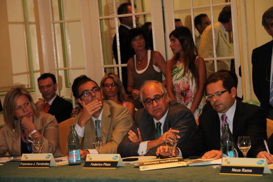 Federico Plaza, de AstraZeneca y Eric Patrouillard, presidente de Lilly