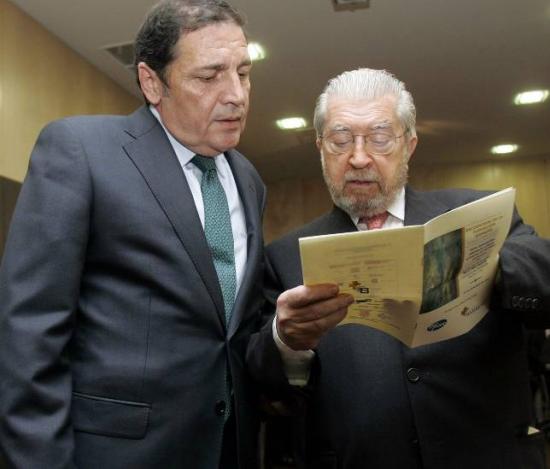 El Consejero de Sanidad Antonio Mª Sáez junto a Salvador Arriba