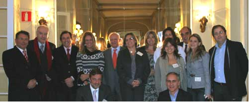 Foto de familia en la Facultad de Medicina de la Universidad Complutense