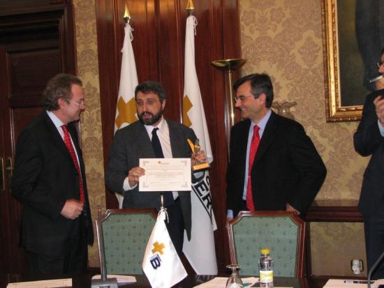 FESNAD recibe el Premio ante Félix Lobo e Ignacio Para